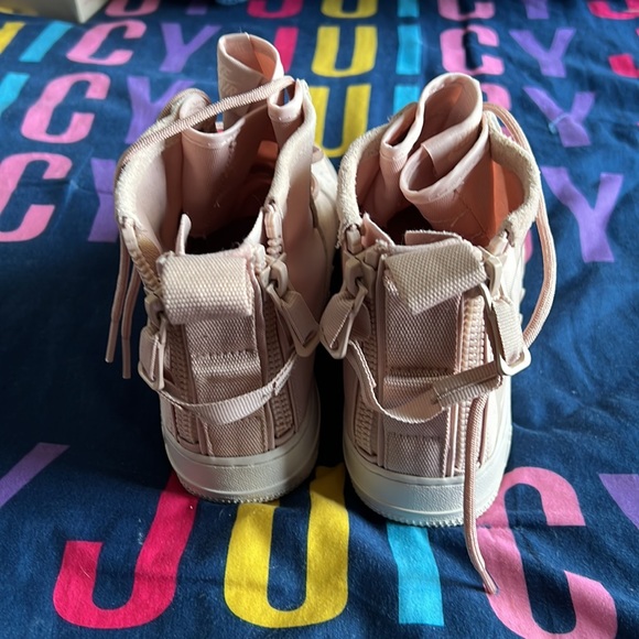 Nike Air Force One - Picture 6 of 6